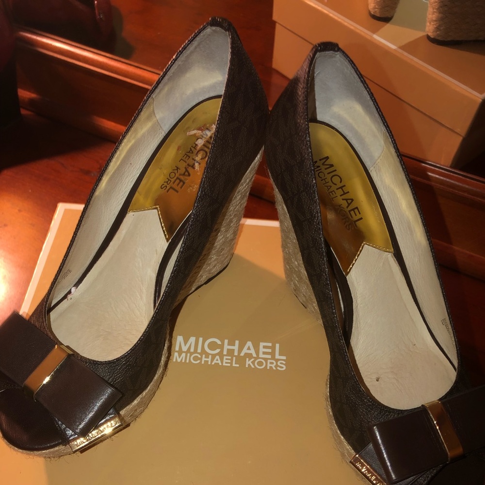 Michael Korda | High heel wedge